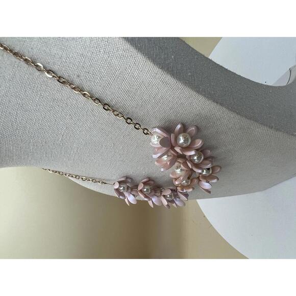 Pink Floral Pearl Necklace with Gold Chain   C47 - Picture 4 of 8